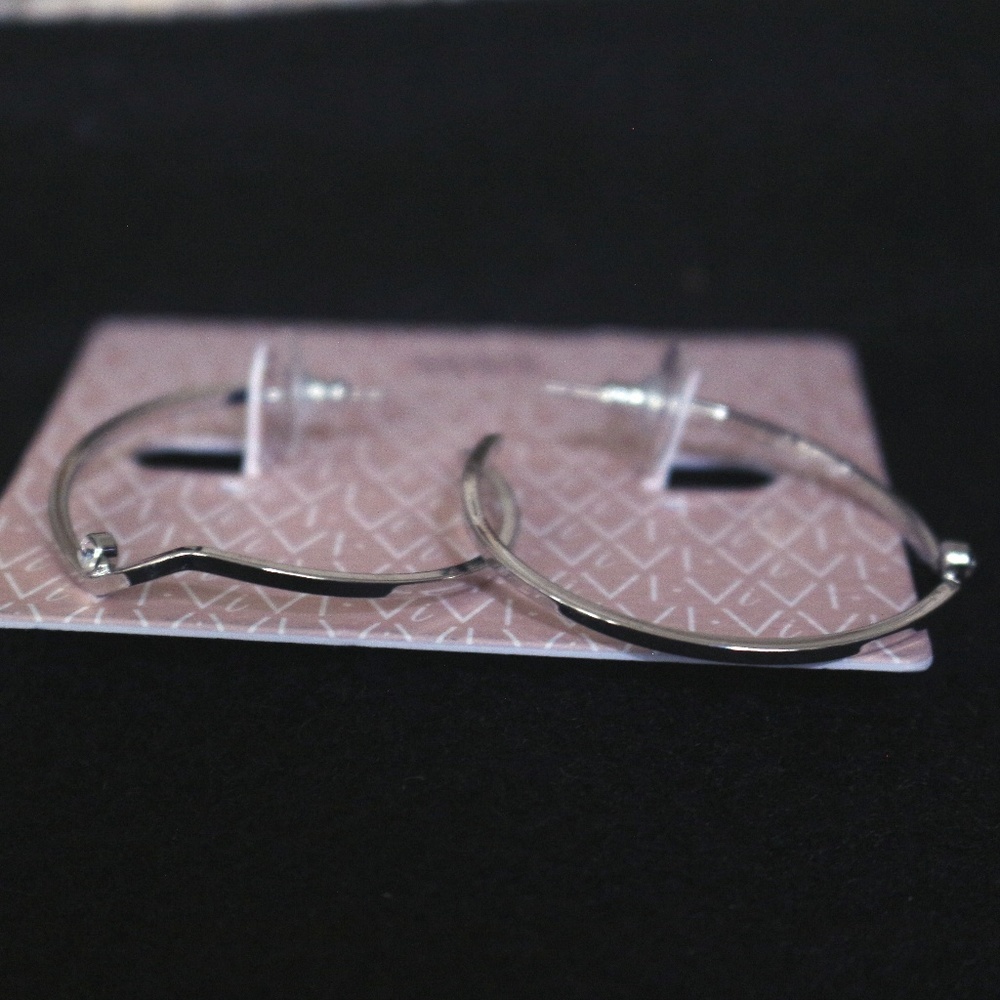 Curvy Hoop 1.5" diameter Earrings